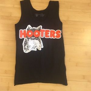 Hooters tank top